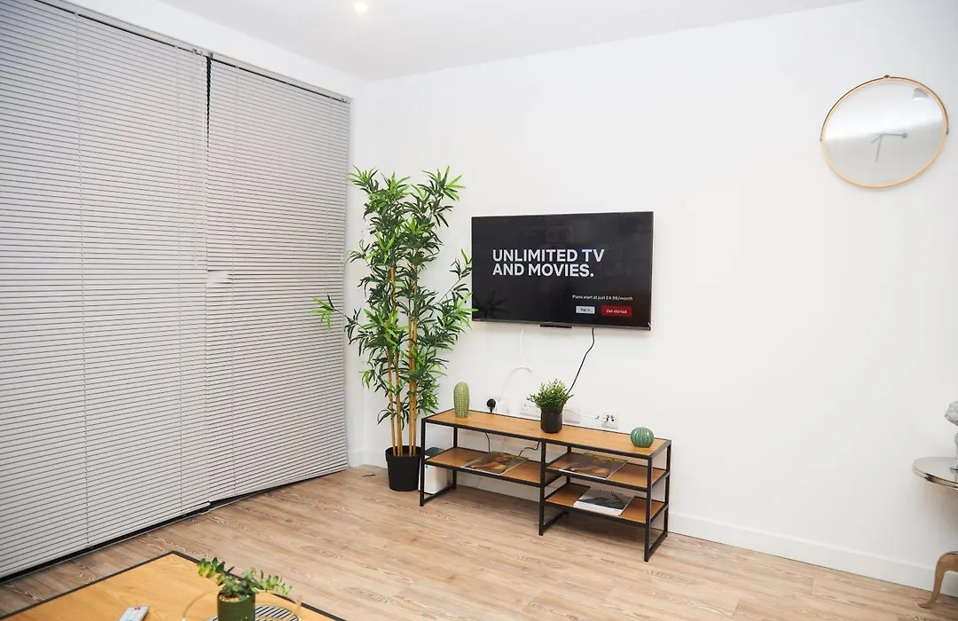 Luxury 2 Bedroom And Bathroom In Central Manchester With Balcony-1