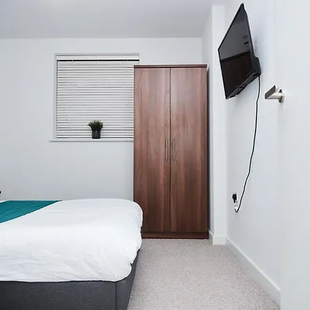 Luxury 2 Bedroom And Bathroom In Central Manchester With Balcony-2