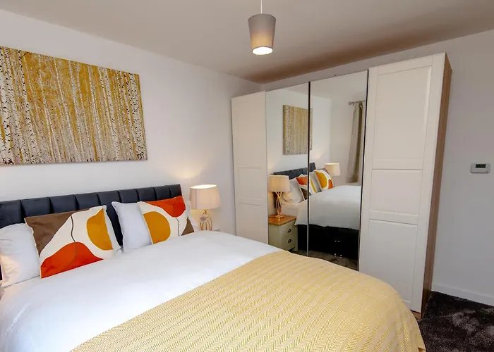 Manchester Cityside Deluxe Stay - 3 Bedroom House Great For Family With Free Parking & Garden